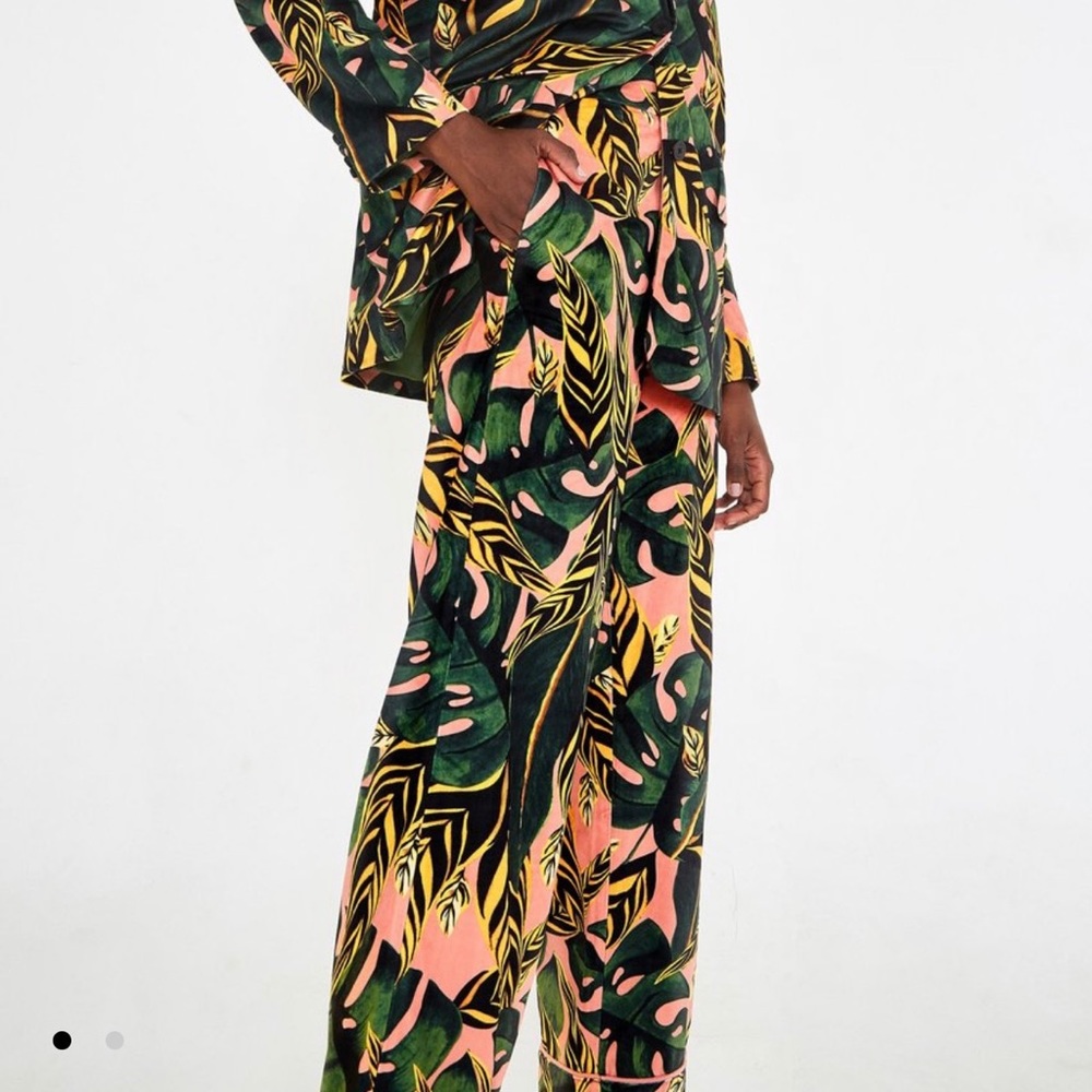 NWT FARM Rio Pale Leaf Velour Pants Size Large L